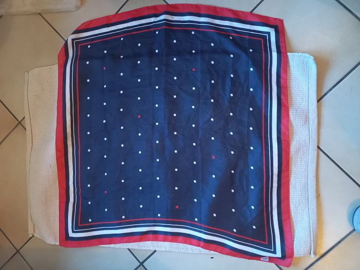 ✨ Foulard Gabriella VICENZA – pois chic & esprit intemporel ✨ - photo numéro 3