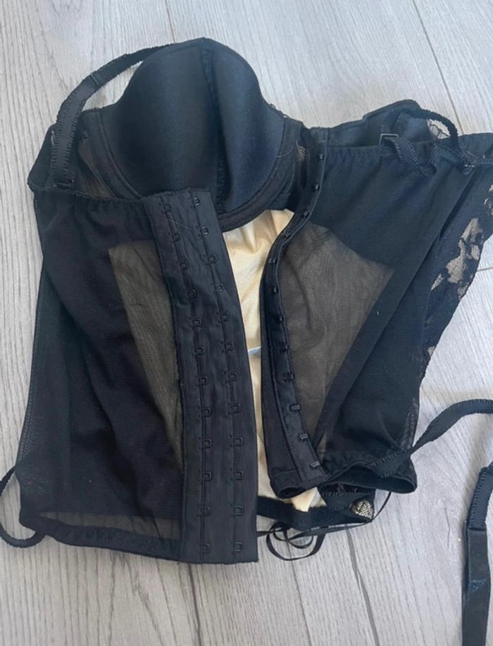 Guêpière taille 90B en très bon état - photo numéro 4