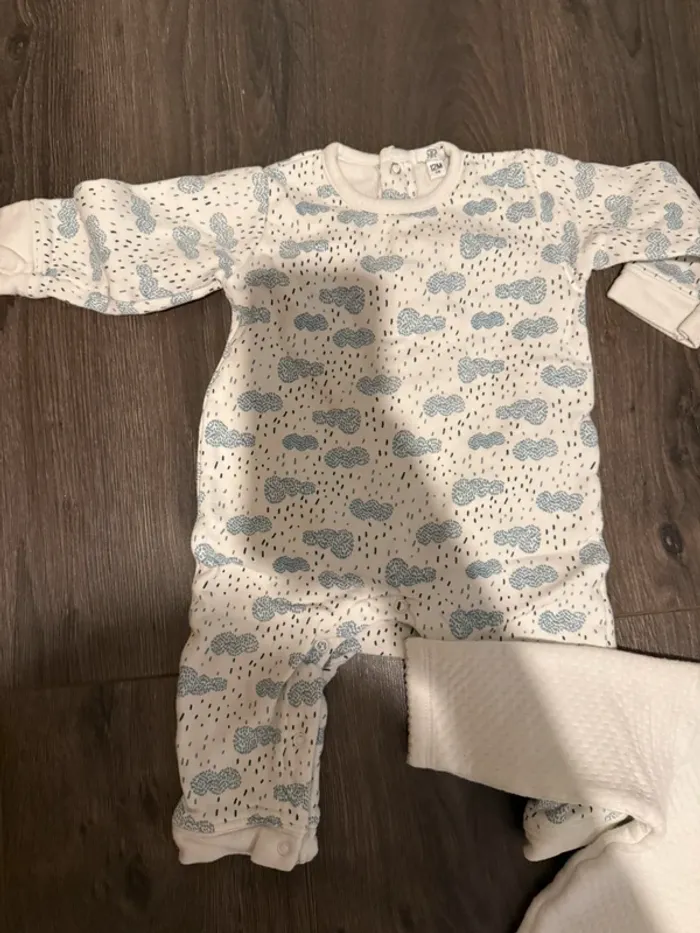 3 pyjamas sans pied 12 mois - photo numéro 2