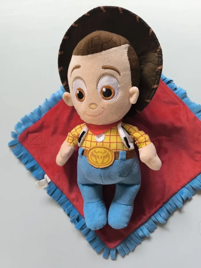 Peluche bébé Woody Disneyland Paris avec couverture - photo numéro 2