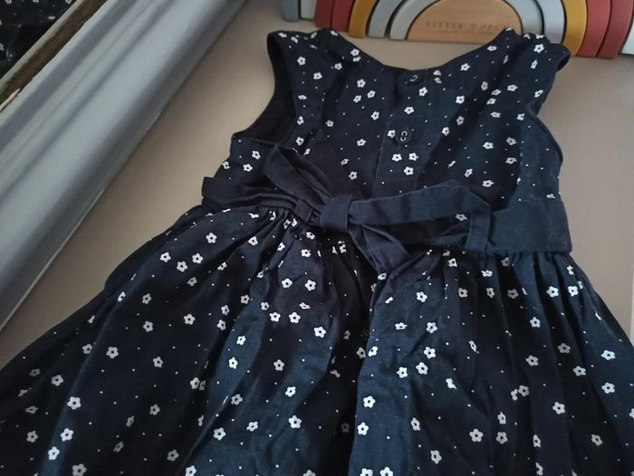 Robe bleue marine à fleurs 12 mois KIABI neuve - photo numéro 4