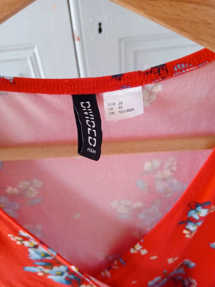 Robe rouge à fleurs 🌸 H&M - 38 - photo numéro 2
