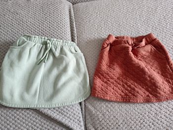 Lot de 2 jupes molletonnées en 6 ans très bon état 