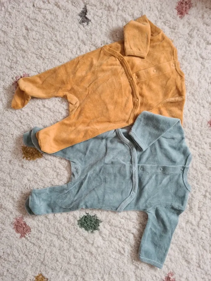 Lot 2 pyjamas velours Kiabi. Bébé garçon 3 mois - photo numéro 5