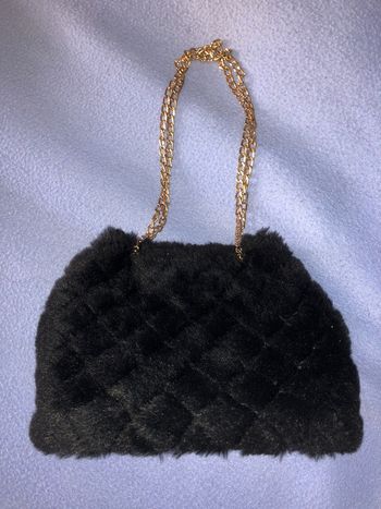 Sac noir en fausse fourrure