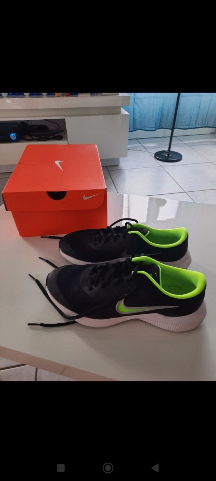 Basket Nike verte et noire