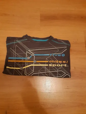 Tee-shirt manche longue garçons taille 8 ans