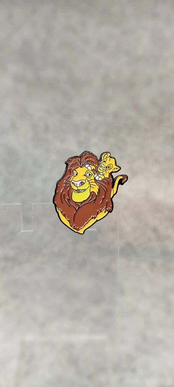 🍄 pin's roi lion