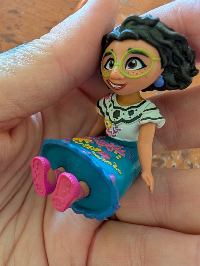 2 figurines Encanto disney - photo numéro 4