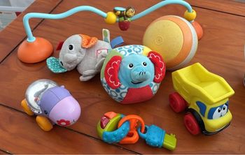 Lot jeux bébé