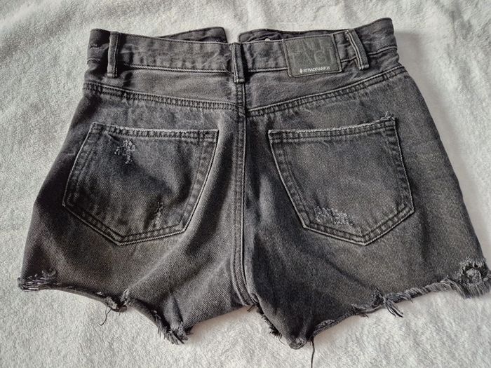 Short en jean noir délavé troué stradivarius T34 - photo numéro 4