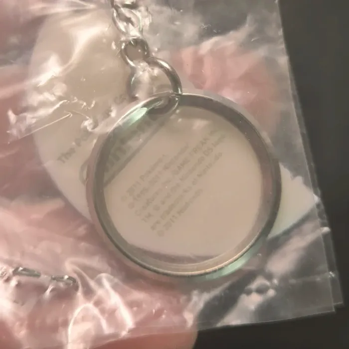 Porte clé Pokemon précommande noir et blanc - photo numéro 3