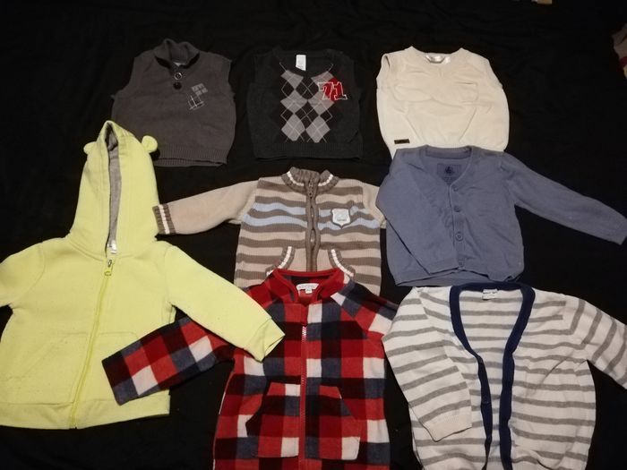 Lot 5 veste + 3 pull sans manche 12-18 mois
