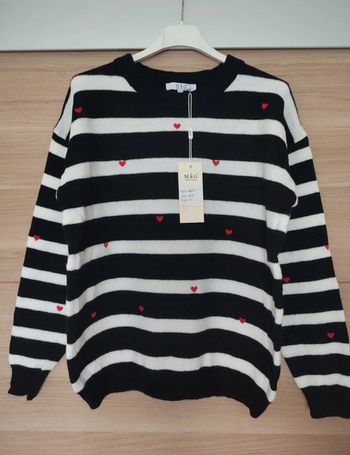 Pull marinière noir et blanc. Taille unique