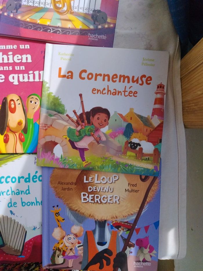 Divers livres d'histoires - photo numéro 3