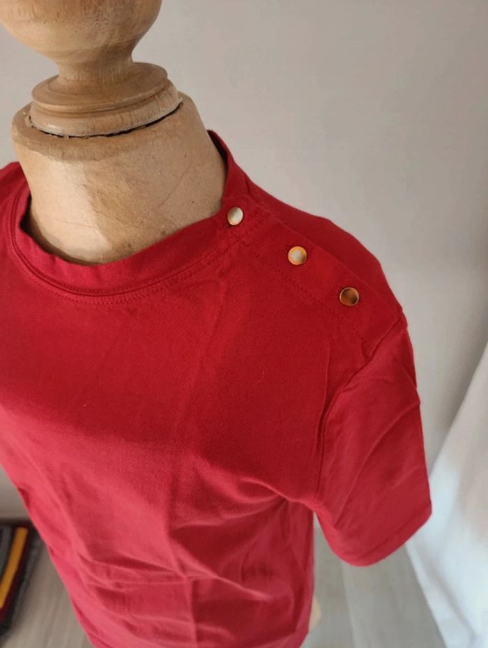 Tee-shirt rouge - photo numéro 2