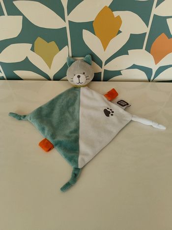 Doudou plat chat trois kilos sept