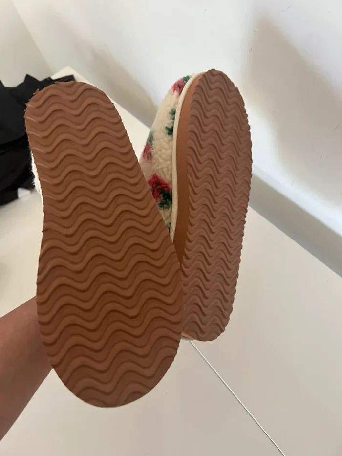 Etam Chaussons bottines fourrés à fleurs neuf avec étiquette - photo numéro 4