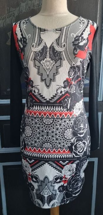 Robe à manches longues taille S-M