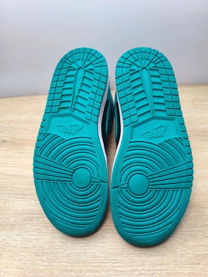 Baskets Jordan one mid black grappe pointure 38.5 comme neuves - photo numéro 6