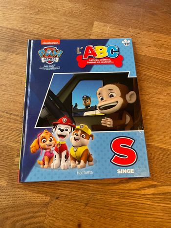 Livre La Pat Patrouille Paw Patrol L’ABC lettres chiffres formes et couleurs La lettre S Numéro 22