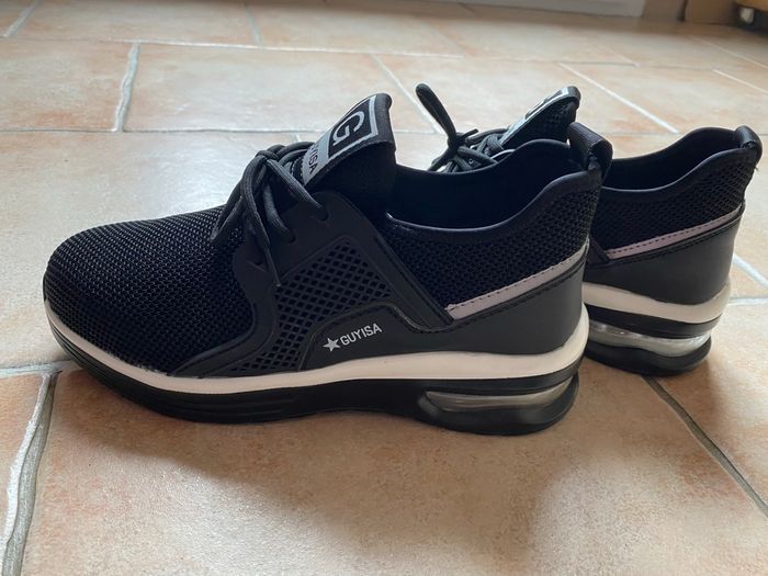 Chaussures de sécurité neuves - photo numéro 3