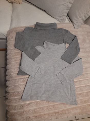 Lot de deux sous pull gris 5 ans
