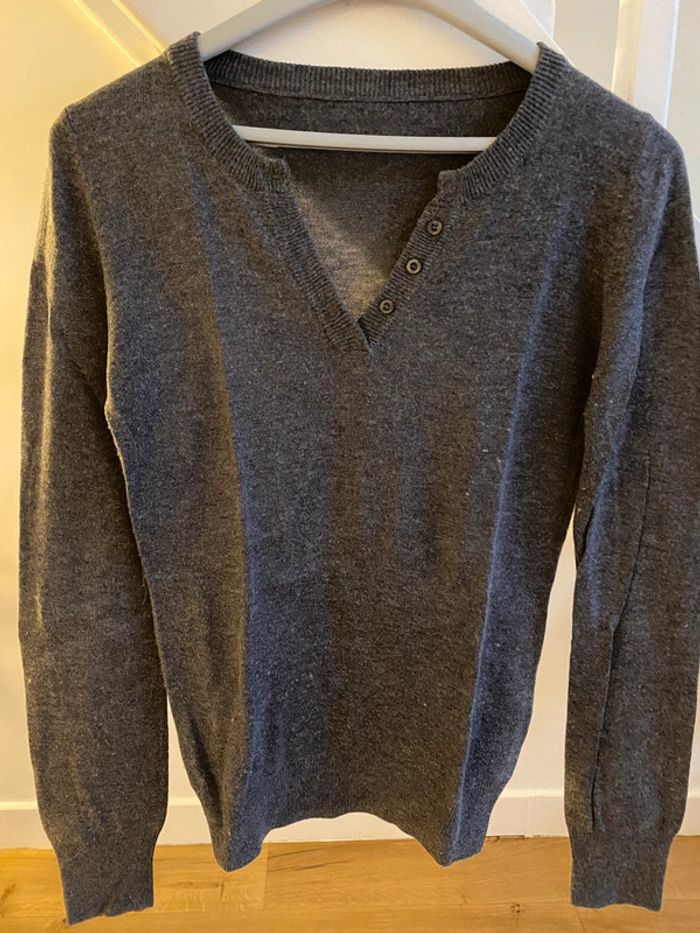 Pull gris col V - photo numéro 4