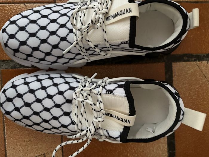 Baskets homme noires et blanches pointure 42 - photo numéro 2