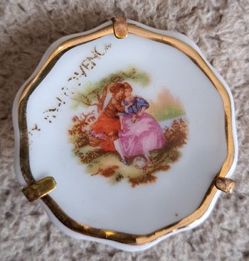 🍽 Petite assiette décorative sur socle en porcelaine de Limoges France