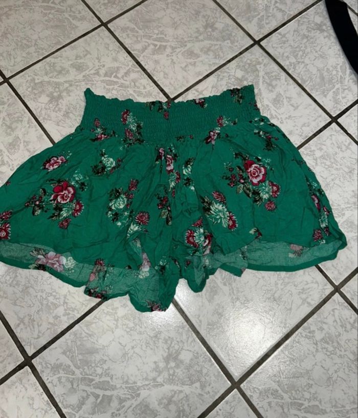 Short fluide vert – Primark – Taille S - Neuf sans étiquette - photo numéro 1