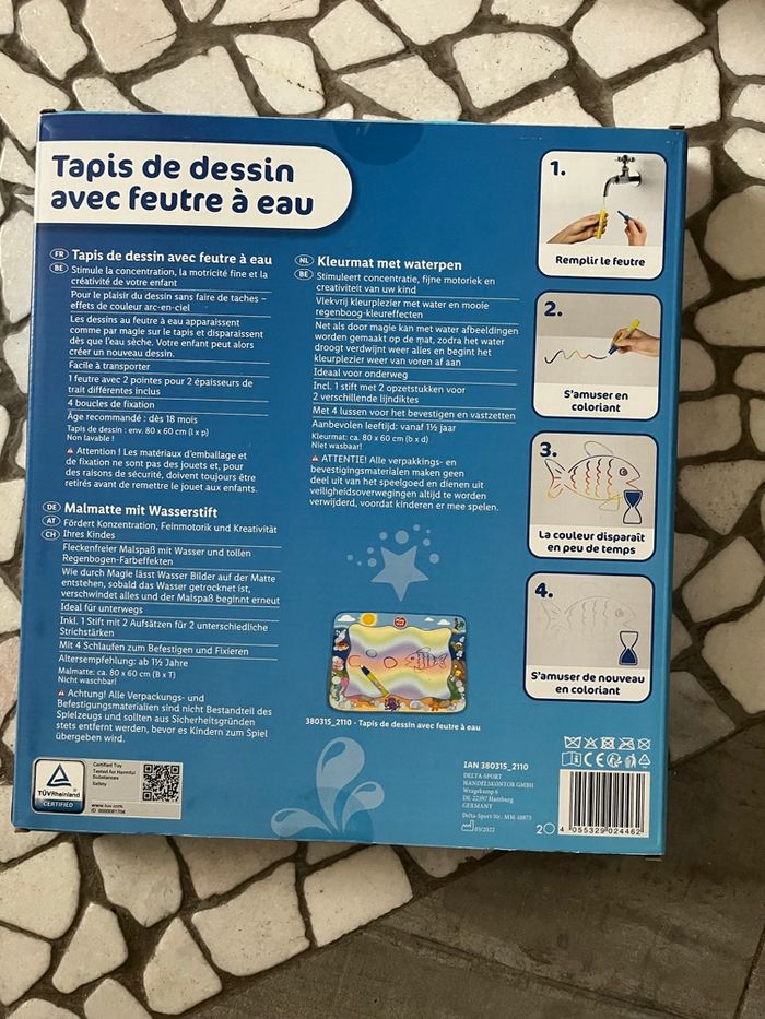 Tapis de dessin avec feutre à eau - photo numéro 2