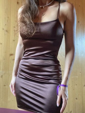 Robe soirée courte satin marron dos nu lacet