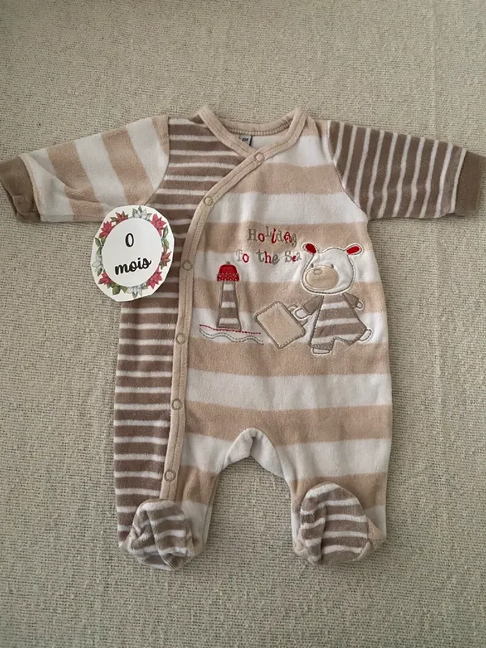 Pyjama taille 0 mois excellent état