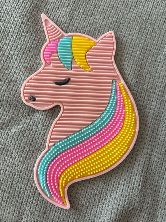 Plaque pour nettoyer pinceau à maquillage