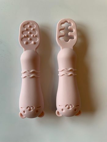 2 Cuillères en silicone rose pour bébés