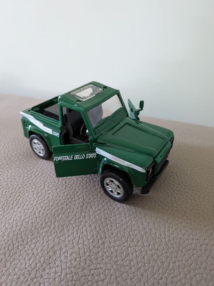 Voiture pick up Land Rover Defender - photo numéro 2