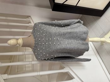 Pull Jennyfer gris et perles blanches