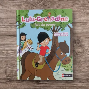 Livre lulu grenadine fait du poney