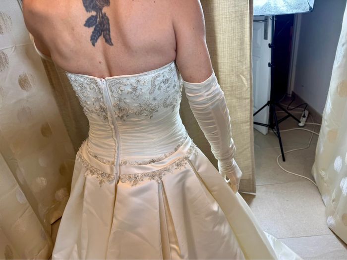 Robe de mariée neuve avec jupon gants et voile - photo numéro 7