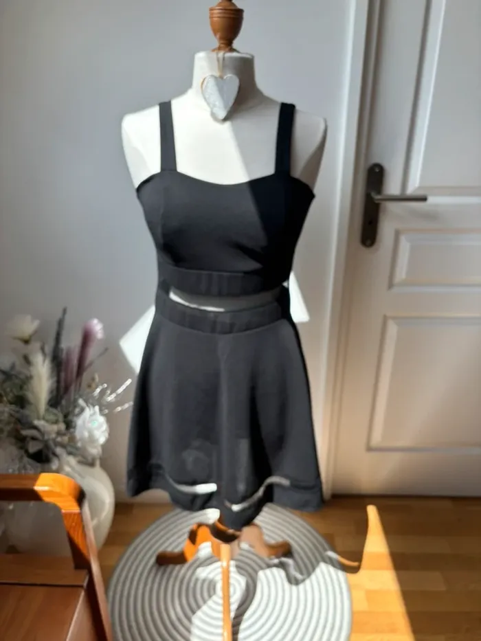 🖤 Robe patineuse noire fines bretelles - Piper & June - T38 - photo numéro 3