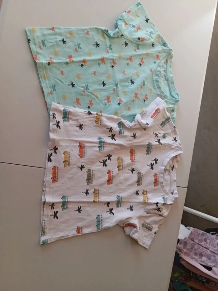 Lot 2 t shirt