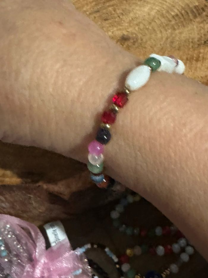 Bracelet réglable élastique pierres naturelles couleur et croix - photo numéro 3