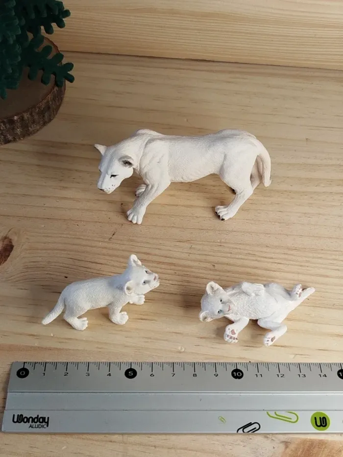 Schleich lionne Albinos et ses bébés Figurine animal de la savane - photo numéro 8