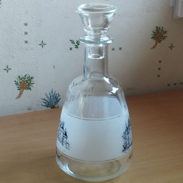 Carafe en verre les châteaux de la loire. Neuf - photo numéro 5