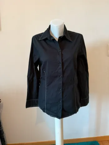 Chemise vintage noir yessica en très bon état taille 38-40