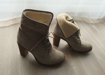 Bottines daim fourrées à talon épais 40