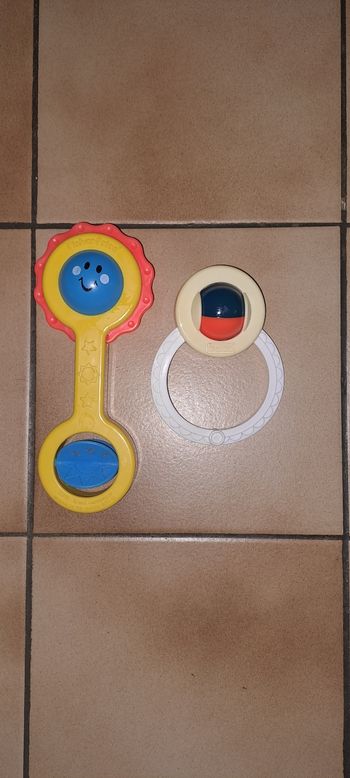 Lot de 2 hochets bébé