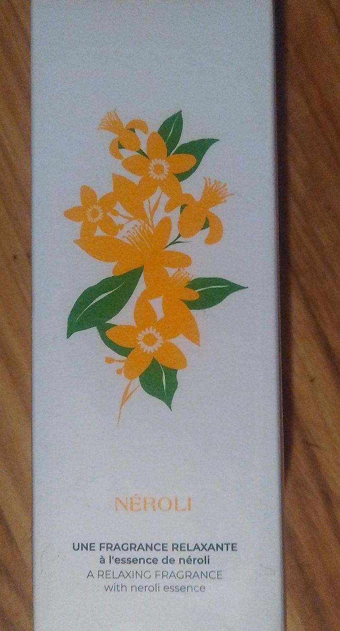 Eau parfumée bienfaisante à l'essence de néroli Roger et Gallet 100ml - photo numéro 4