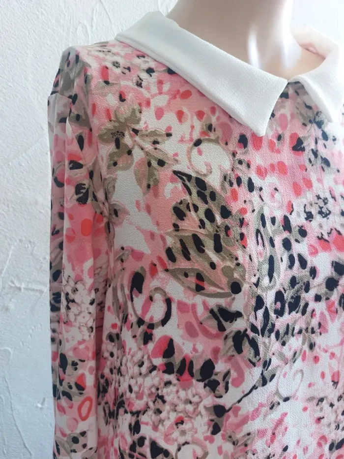 Blouse fleurie avec col blanc Taille 46/48 - photo numéro 5
